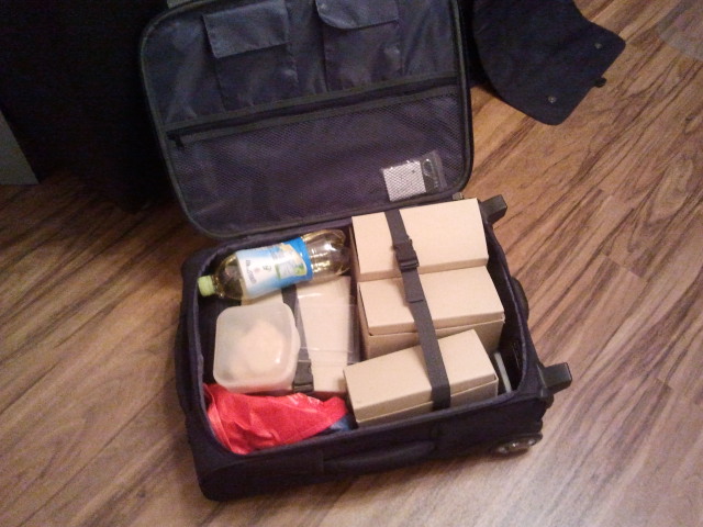 Mein Koffer mit Gesetzen, Verpflegung usw...